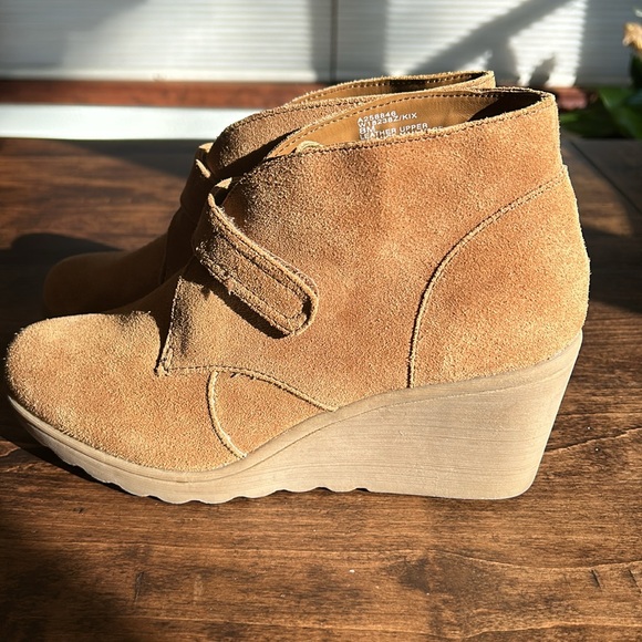 White Mountain Women's Chestnut Brown Suede Wedge Kix Ankle Boots Size 8… - Picture 5 of 7